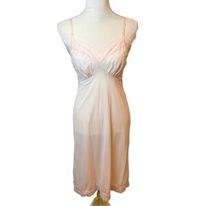 Vintage Vanity Fair Elegant Blush Pink Lace Slip - Dress S 32‎
